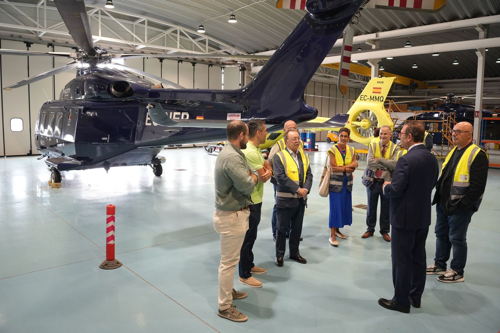 El Gobierno visita las instalaciones de la compañía aérea Hélity