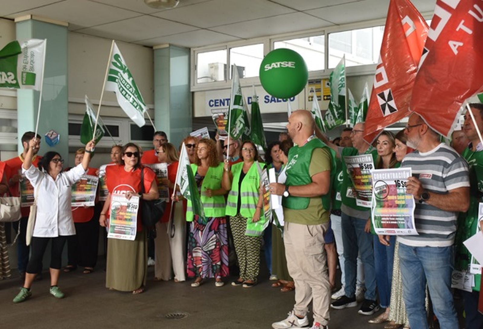 Sindicalistas de CSIF, CCOO, UGT y SATSE, concentrados este martes en Otero por el Estatuto Marco