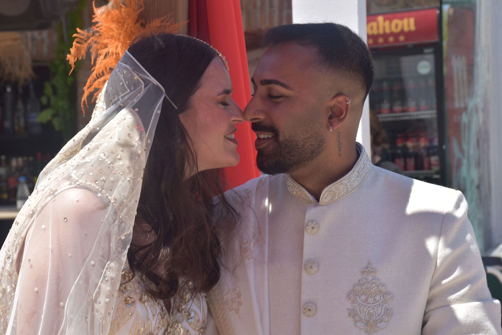 Direk y Rocío sellan su amor bajo el cielo de Ceuta
