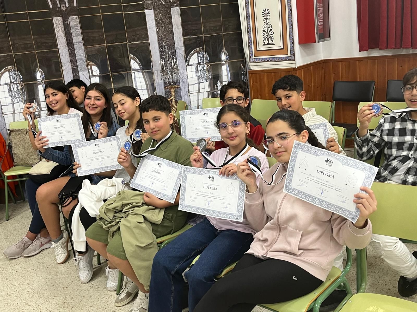El IES Camoens acoge unas Olimpiadas de Dibujo Técnico con el legado de Paqui Serráis