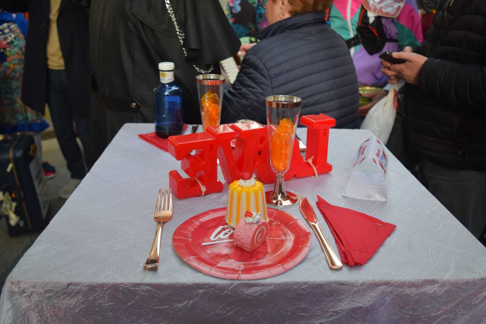 Los Popi enamoran a Ceuta con un pasacalles destinado a la búsqueda de su “media caballa”