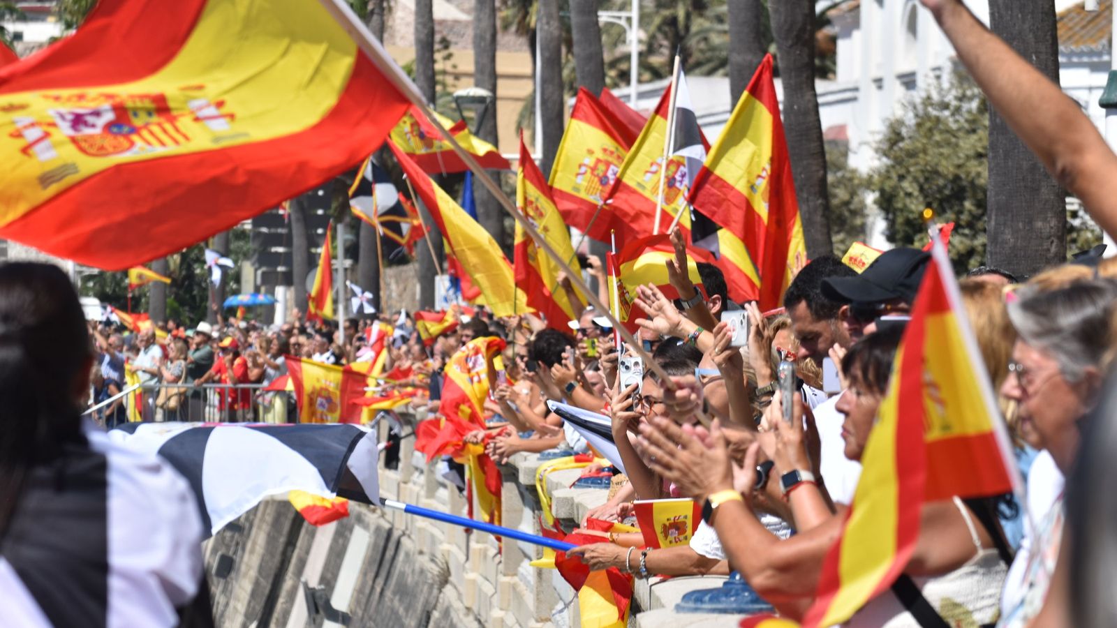 Ceutíes reciben a la Armada Solidaria