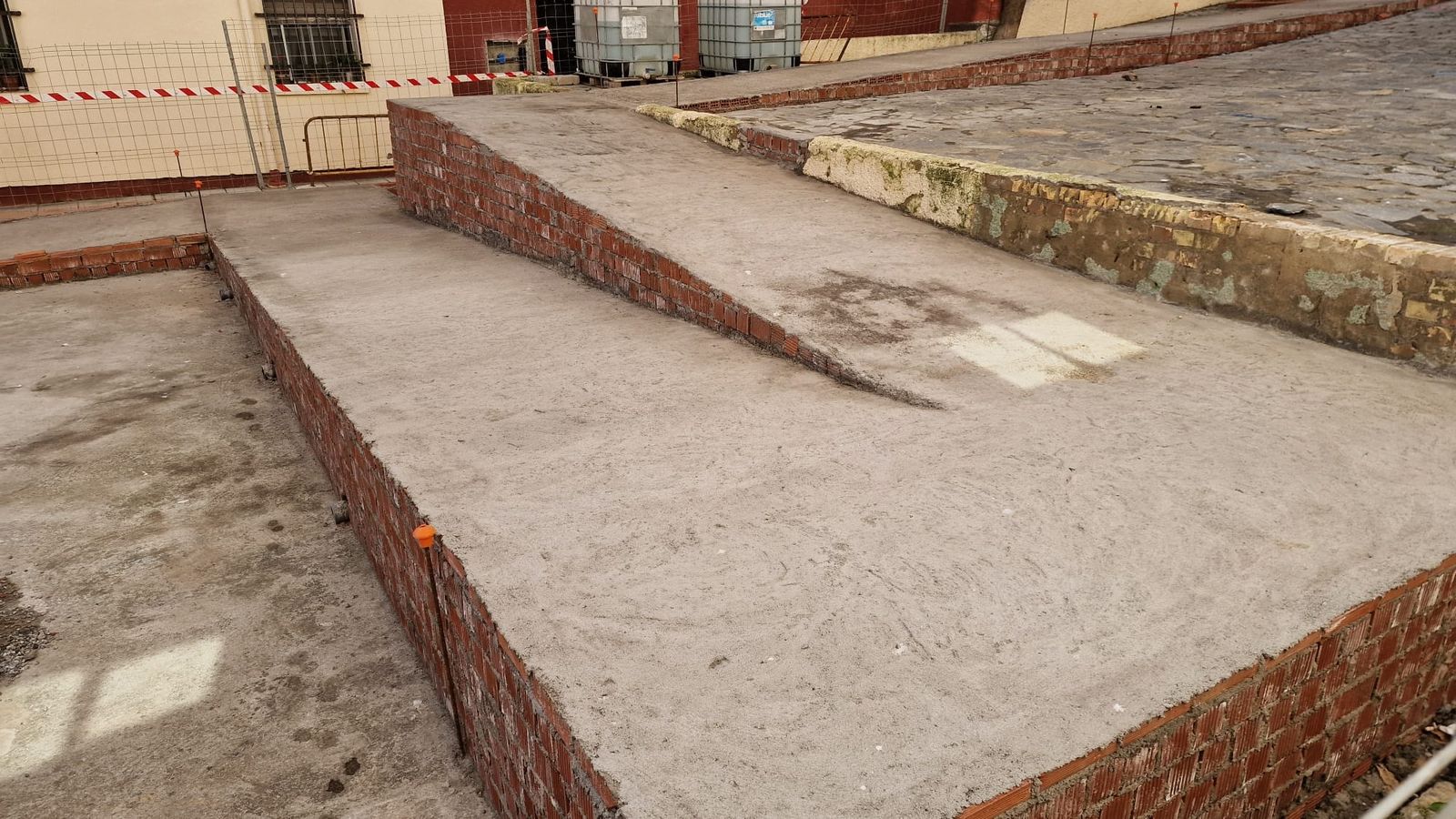 Todos los portones estarán comunicados con rampas accesibles