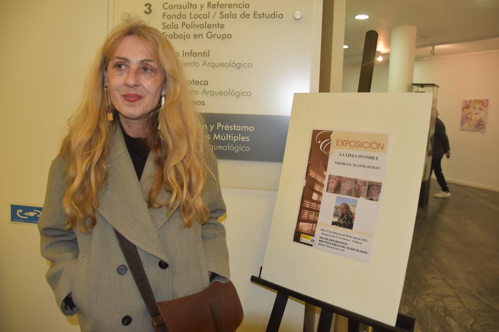 Noemí Escalante durante la presentación de su exposición en la biblioteca Adolfo Suárez