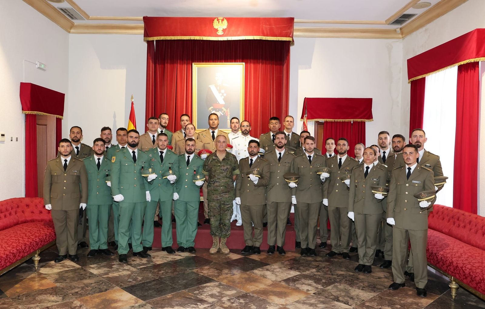 Los recién incorporados suboficiales fueron recibidos por el Comandante General de Ceuta, Luis Fernández Herrero