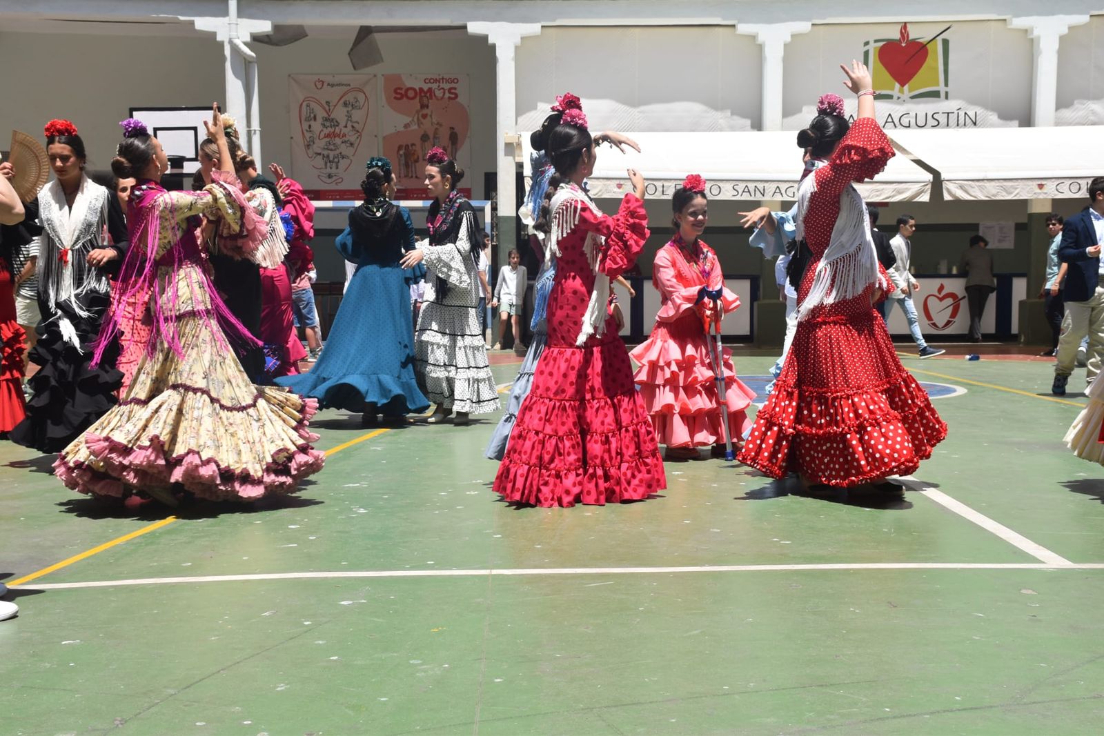 El Colegio de San Agustín disfruta de una feliz jornada solidaria con su Cruz de Mayo