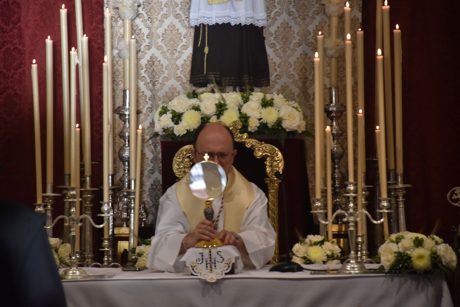 San Antonio enciende la cuenta atrás de su festividad con el inicio del triduo y el alumbrado extraordinario