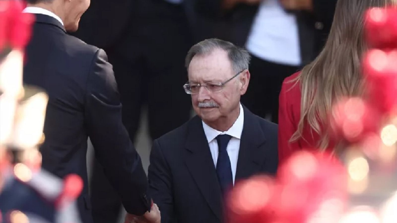 Pedro Sánchez saludó al presidente Vivas, al que no veía desde antes de coger vacaciones