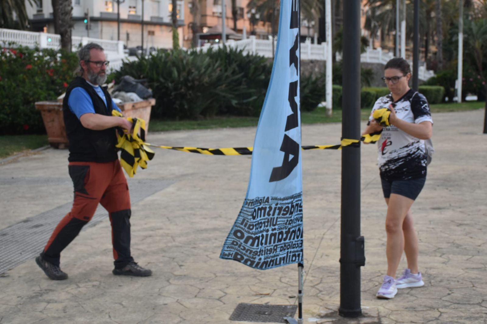 Decenas de senderistas llenan de luz y deporte la XVIII Marcha Nocturna Familiar de Ceuta
