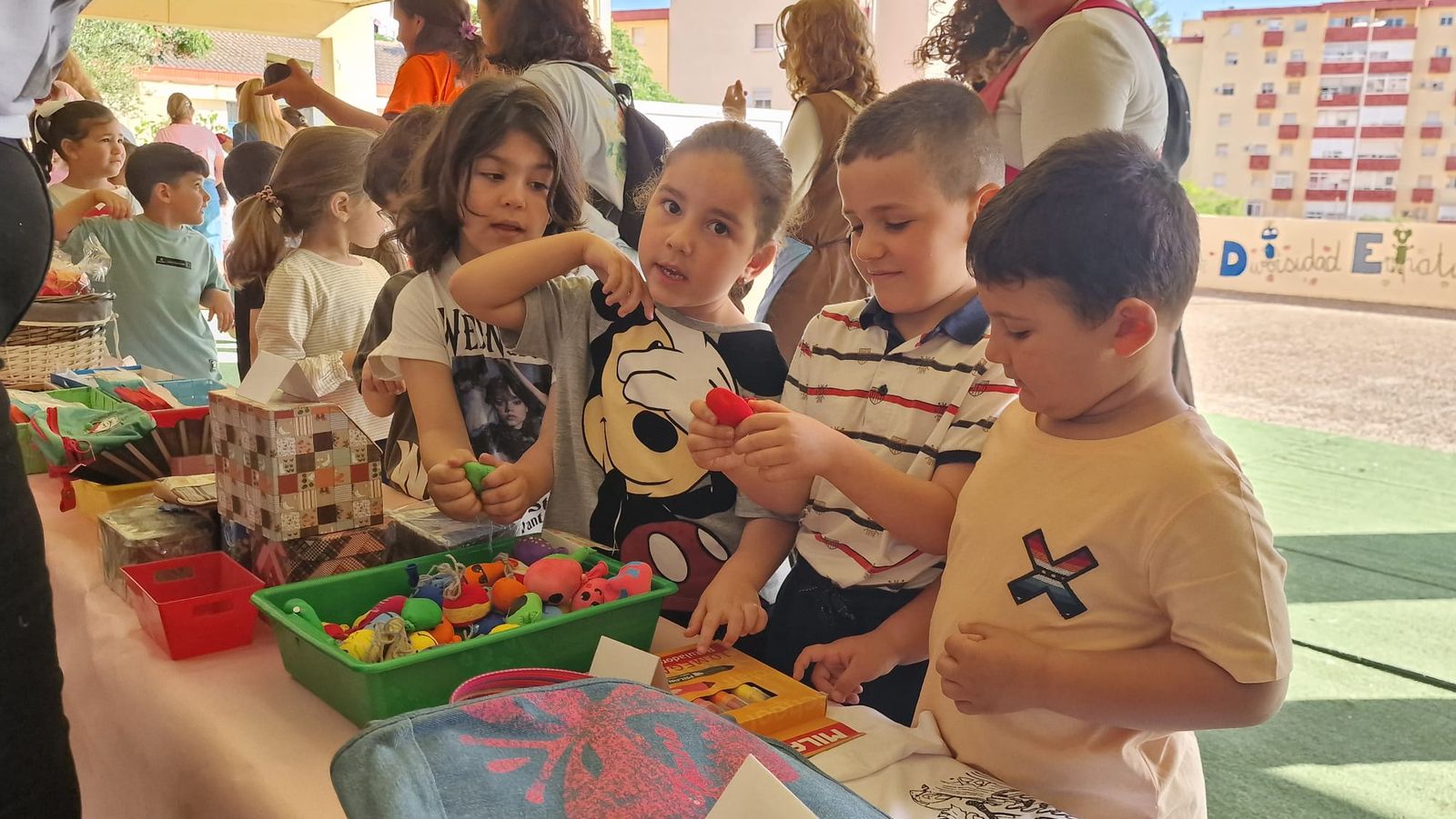 El CEIP Juan Morejón celebró este jueves su IV Mercadillo Solidario a beneficio de la Asociación TDHA Ceuta