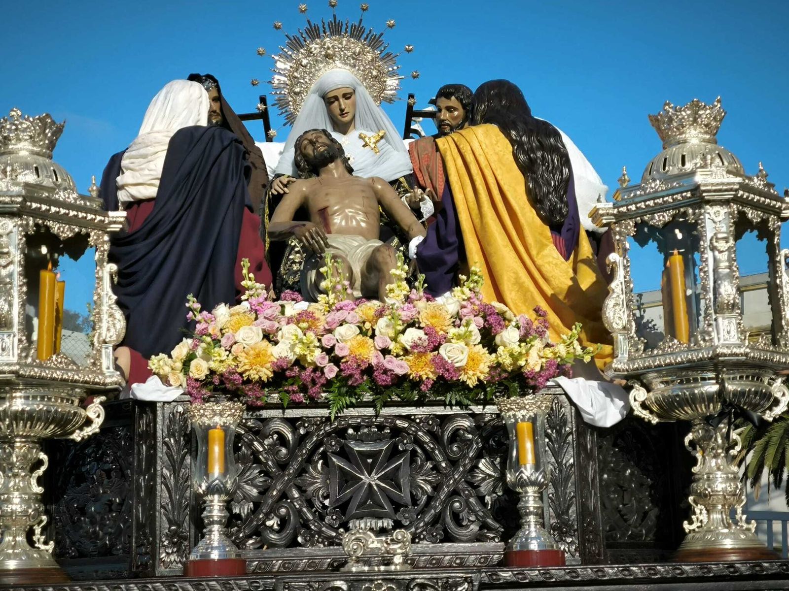 Paz, piedad y silencio desde la falda del Hacho