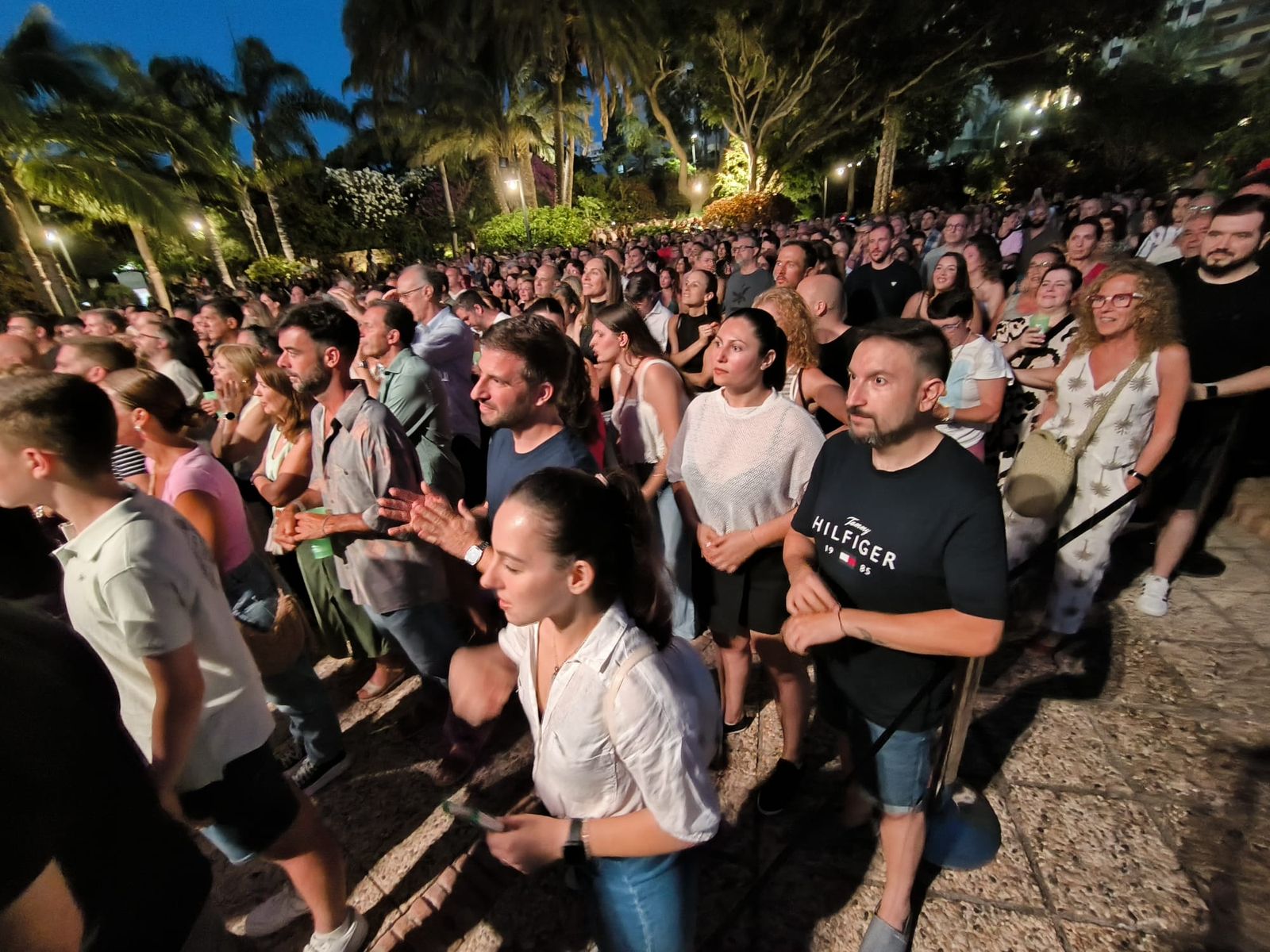 M-Clan convierte Ceuta en un enorme escenario de rock con una noche para el recuerdo