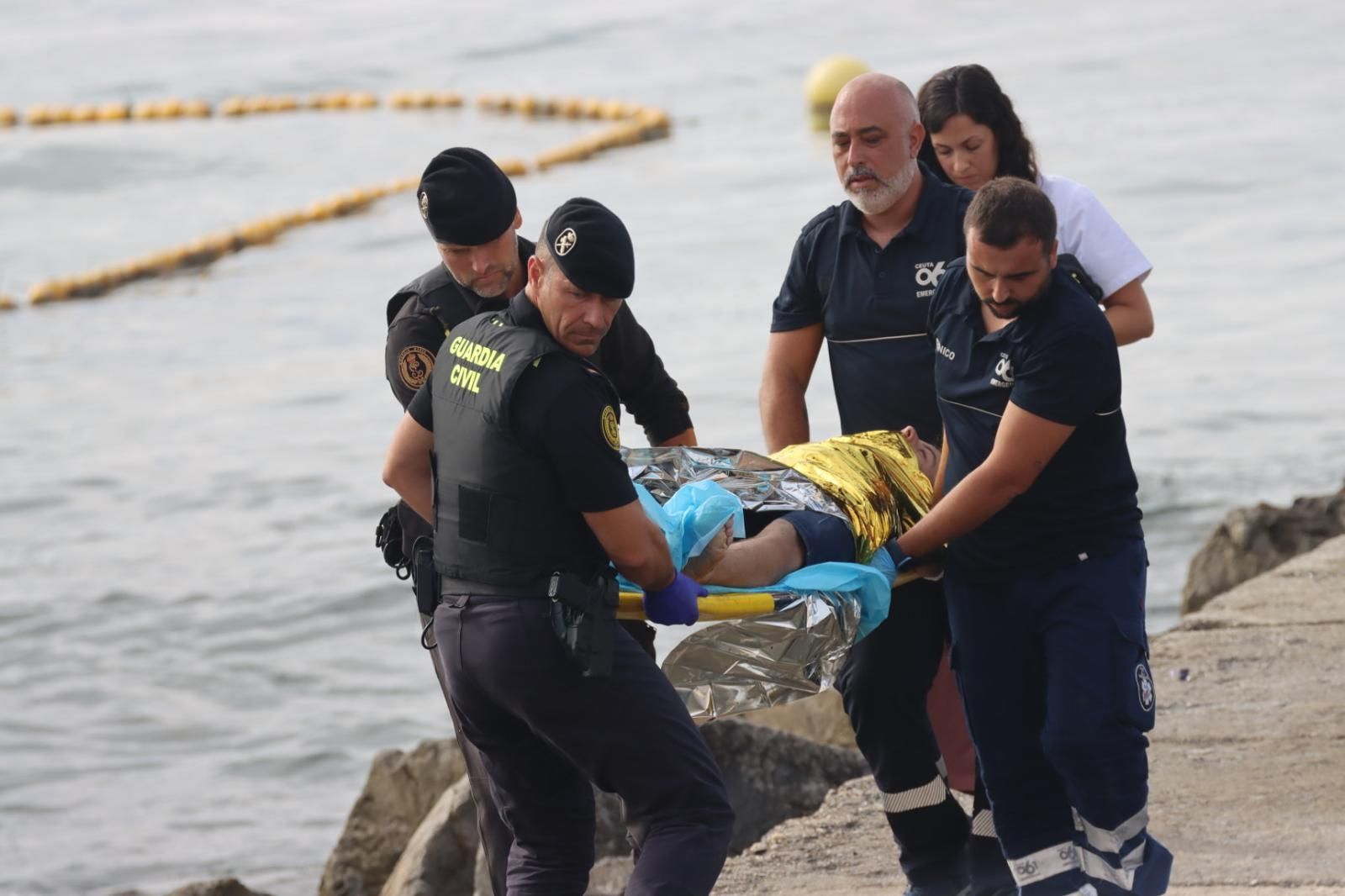 Las entradas en Ceuta de este jueves desde Marruecos, en imágenes