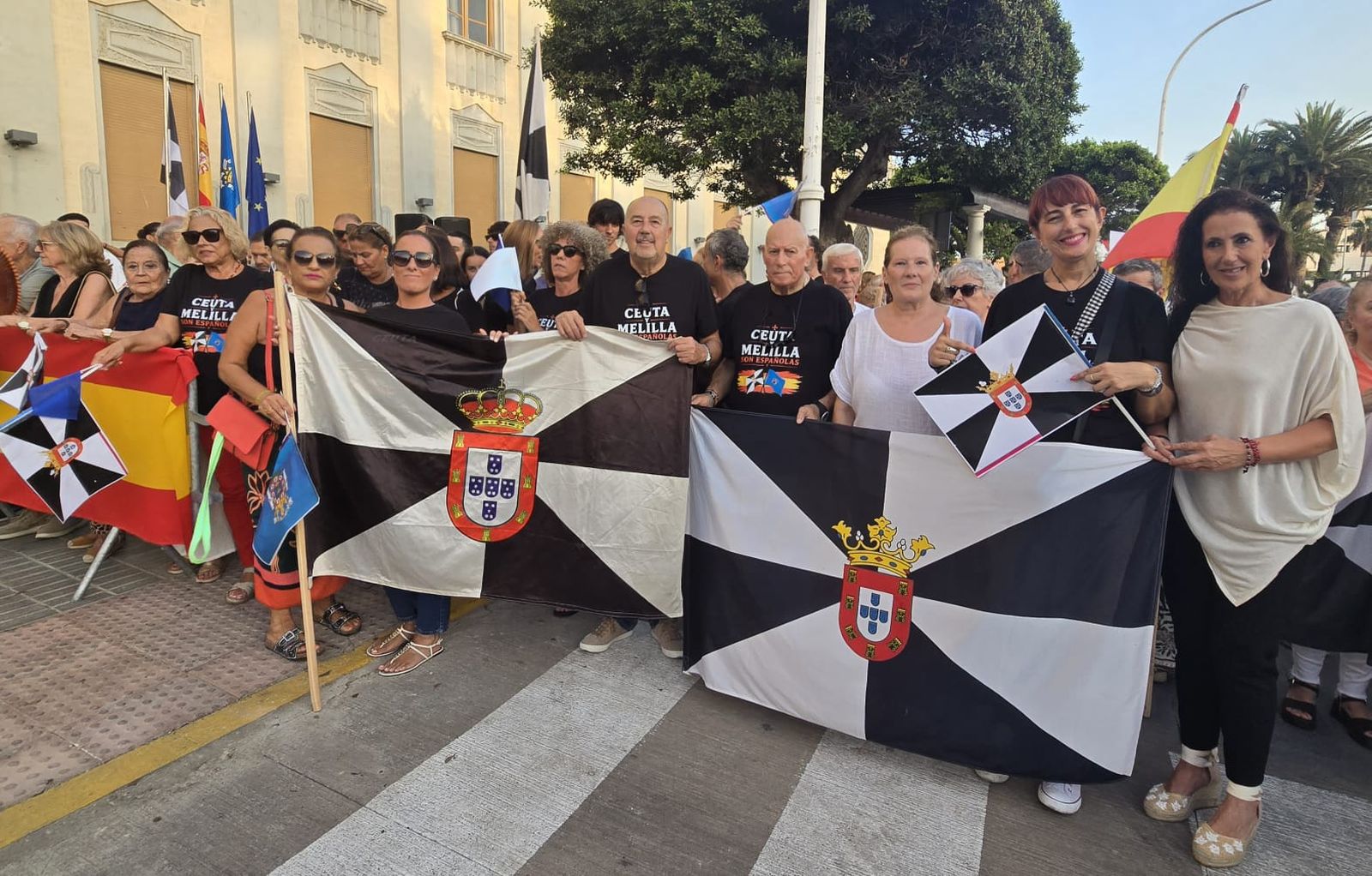 Melilla se vuelca con Ceuta: la Casa Regional de Ceuta, protagonista de una multitudinaria concentración