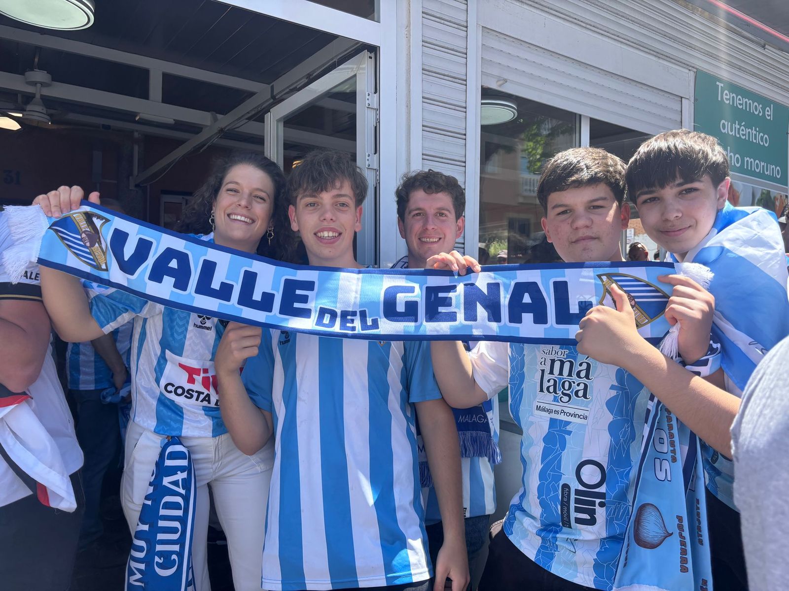 Aficionados en la previa del partido