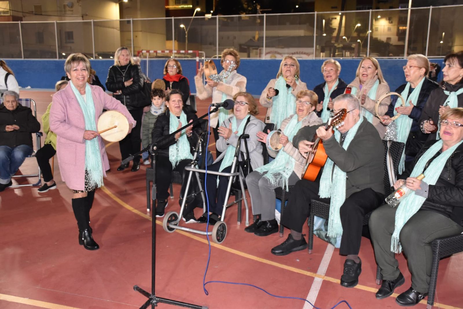 El Polígono celebra su primera Zambomba Flamenca con música y tradición