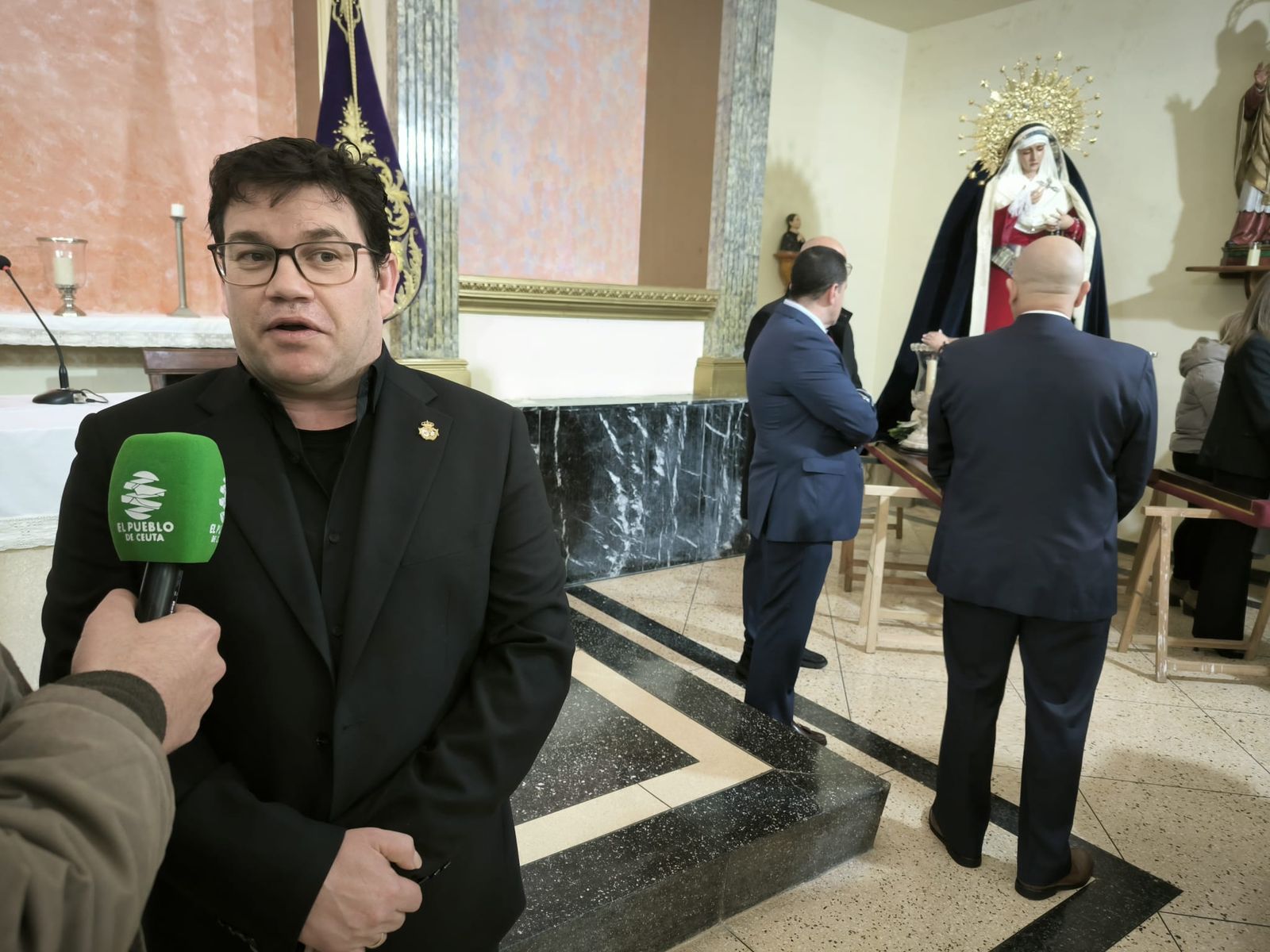 Comienza el traslado del Señor de Ceuta arropado por cientos de ceutíes