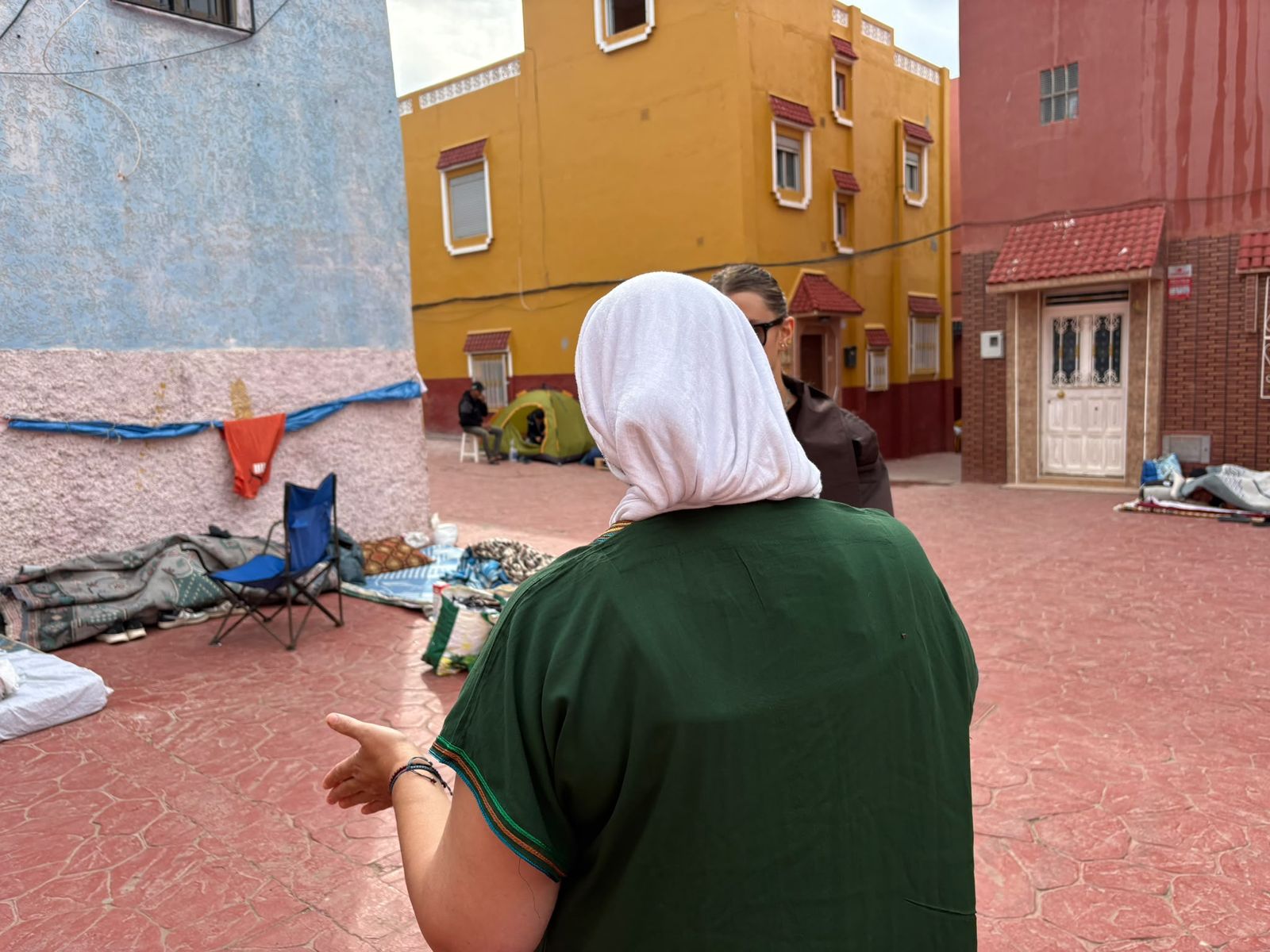 Los Rosales estalla tras 70 días de abandono y exige una solución para los migrantes que siguen en sus calles